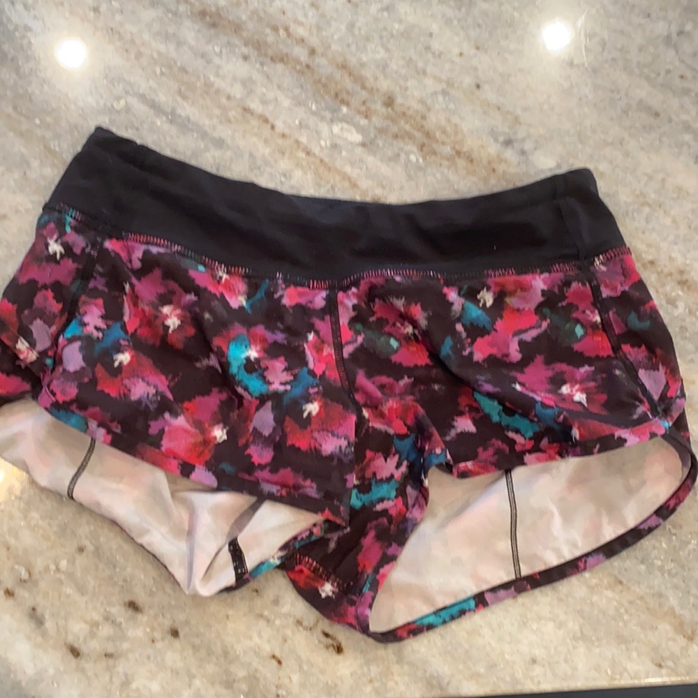 Cute floral lululemon shorty shorts
